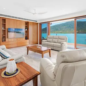 14 The Cove - Waterfront Whitsunday , Airlie Beach Australia